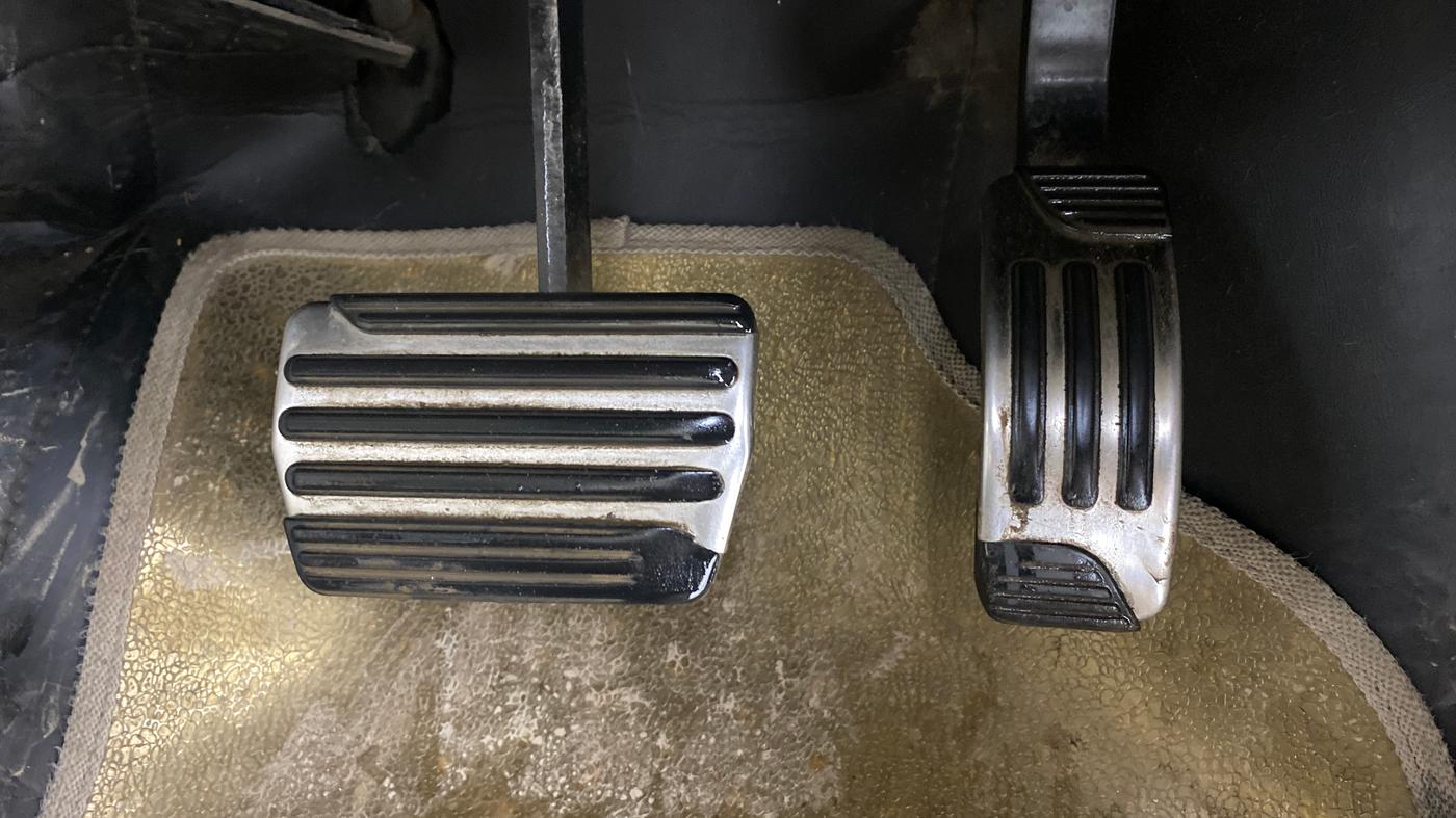 2017 Mahindra XUV500 W10 AT, Diesel, Automatic, 97,664 km, Pedals