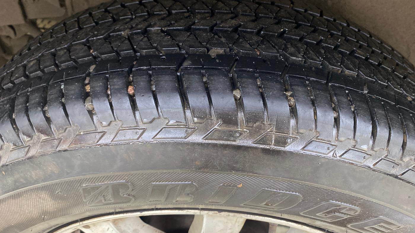 2017 Mahindra XUV500 W10 AT, Diesel, Automatic, 97,664 km, Right Rear Tyre Tread