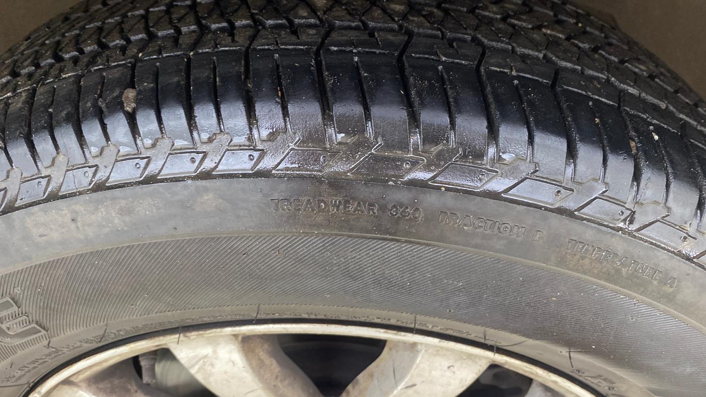 2017 Mahindra XUV500 W10 AT, Diesel, Automatic, 97,664 km, Right Front Tyre Tread