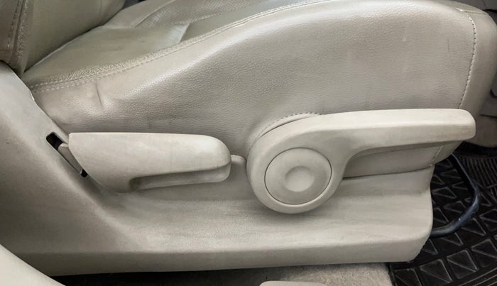 2019 Maruti Ciaz ALPHA  AT 1.5 SHVS PETROL, Petrol, Automatic, 39,361 km, Driver Side Adjustment Panel