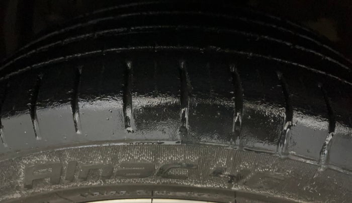 2019 Maruti Ciaz ALPHA  AT 1.5 SHVS PETROL, Petrol, Automatic, 39,361 km, Left Front Tyre Tread