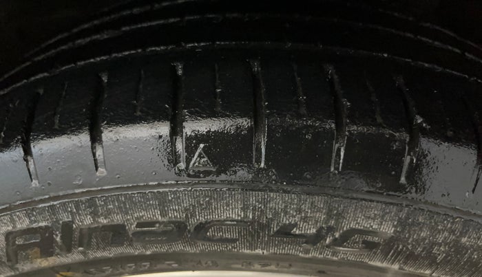 2019 Maruti Ciaz ALPHA  AT 1.5 SHVS PETROL, Petrol, Automatic, 39,361 km, Right Front Tyre Tread