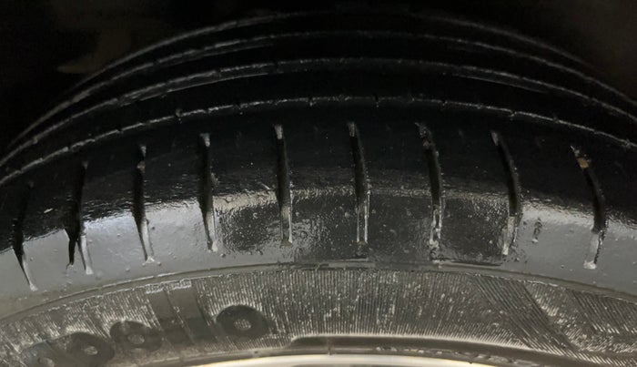 2019 Maruti Ciaz ALPHA  AT 1.5 SHVS PETROL, Petrol, Automatic, 39,361 km, Right Rear Tyre Tread