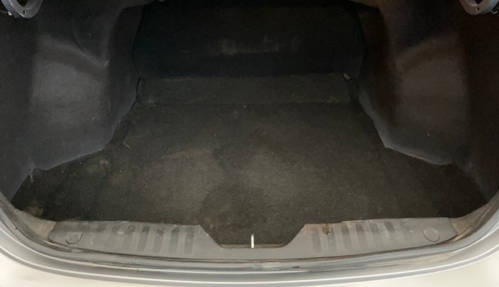 2019 Maruti Ciaz ALPHA  AT 1.5 SHVS PETROL, Petrol, Automatic, 39,361 km, Boot Inside