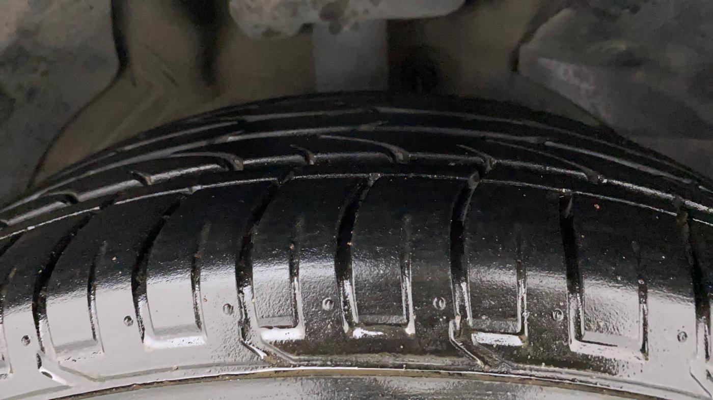 2020 MG HECTOR SHARP 1.5 DCT PETROL, CNG, Automatic, 75,186 km, Right Front Tyre Tread