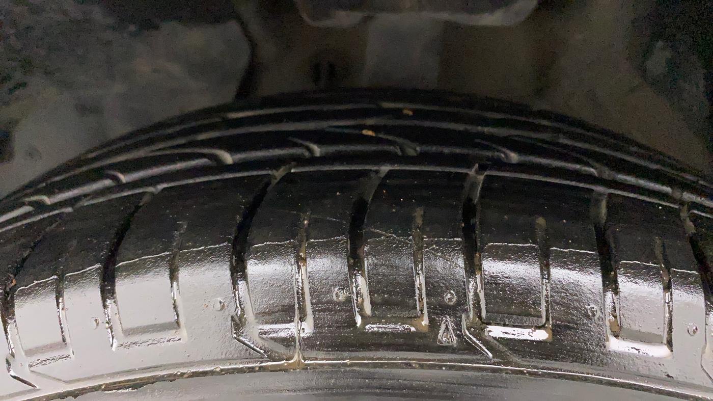 2020 MG HECTOR SHARP 1.5 DCT PETROL, CNG, Automatic, 75,186 km, Left Front Tyre Tread