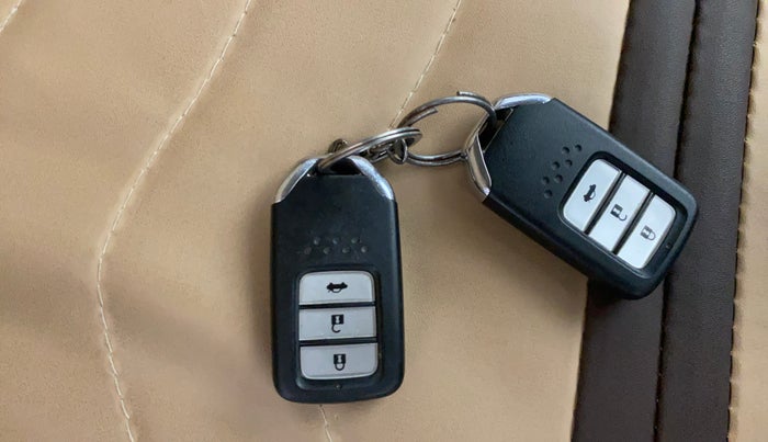 2019 Honda City 1.5L I-DTEC V, Diesel, Manual, 1,05,192 km, Key Close Up