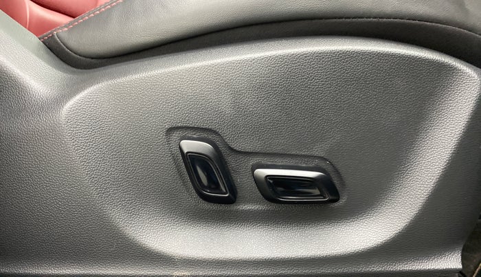 2021 MG ASTOR SAVVY 1.3 TURBO AT S RED, Petrol, Manual, 8,322 km, Driver Side Adjustment Panel