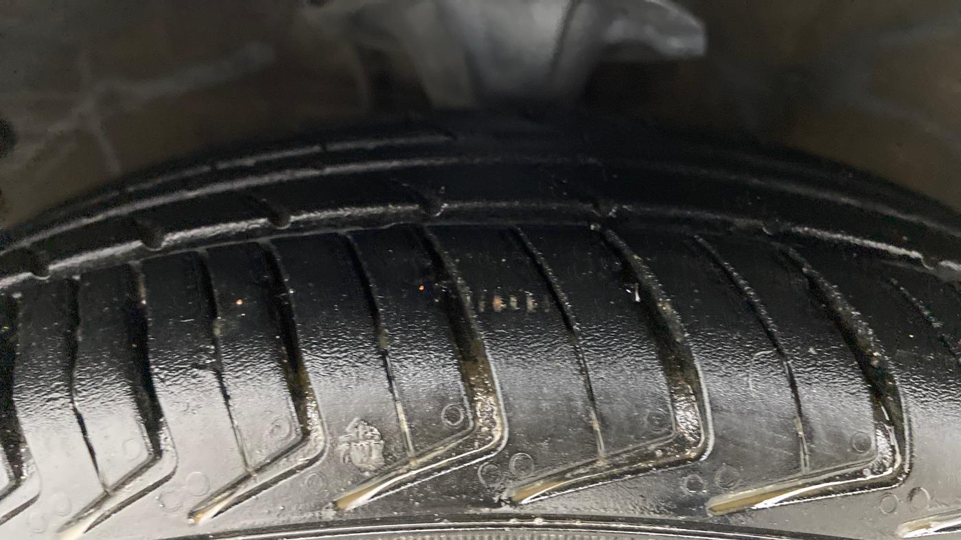 2013 Hyundai i10 MAGNA 1.1, Petrol, Manual, 97,740 km, Left Front Tyre Tread