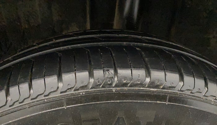 2022 Renault TRIBER RXZ, Petrol, Manual, 19,413 km, Left Rear Tyre Tread