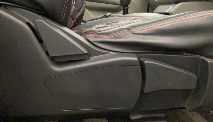 2022 Renault TRIBER RXZ, Petrol, Manual, 19,413 km, Driver Side Adjustment Panel