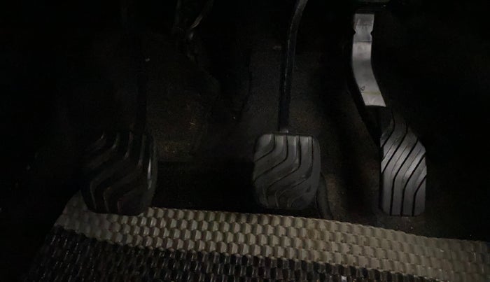 2022 Renault TRIBER RXZ, Petrol, Manual, 19,413 km, Pedals