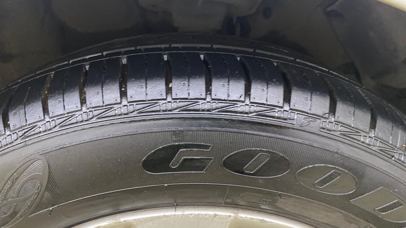 2015 Hyundai Verna FLUIDIC 4S 1.6 VTVT S(O), CNG, Manual, 46,565 km, Right Front Tyre Tread
