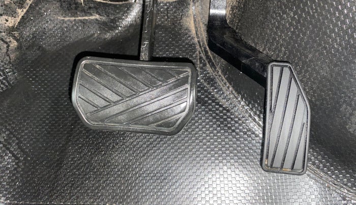 2018 Maruti Wagon R 1.0 VXI AMT, Petrol, Automatic, 91,779 km, Pedals