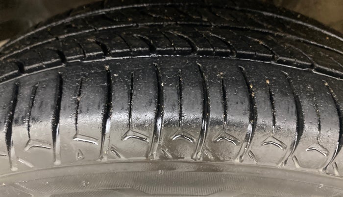 2018 Maruti Wagon R 1.0 VXI AMT, Petrol, Automatic, 91,779 km, Left Front Tyre Tread