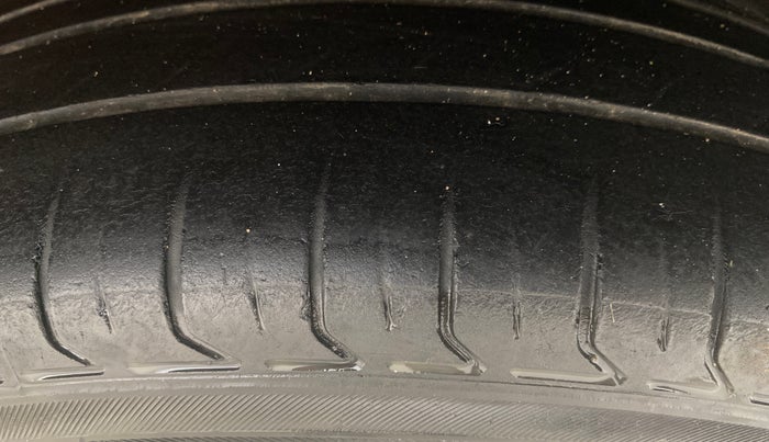 2013 Maruti Ritz VXI, Petrol, Manual, 71,266 km, Left Rear Tyre Tread