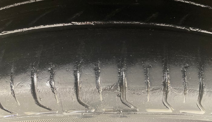 2013 Maruti Ritz VXI, Petrol, Manual, 71,266 km, Left Front Tyre Tread
