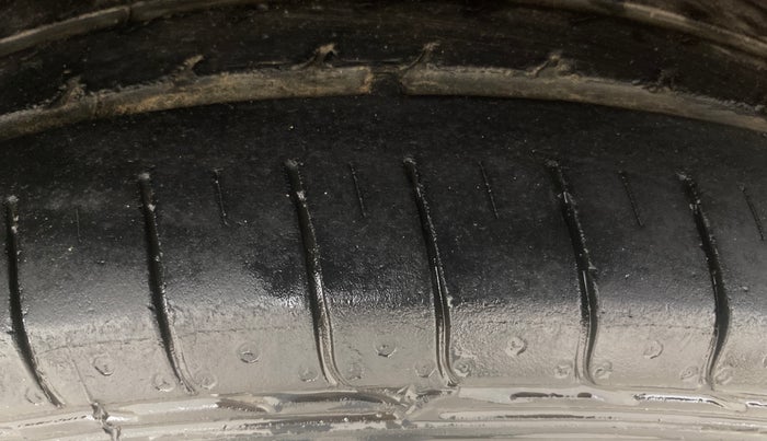 2013 Maruti Ritz VXI, Petrol, Manual, 71,266 km, Right Rear Tyre Tread