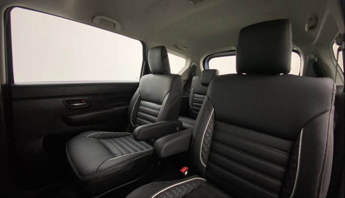 2020 Maruti XL6 ALPHA SHVS  MT, Petrol, Manual, 43,501 km, Right Side Rear Door Cabin