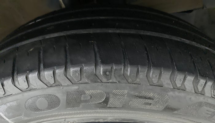 2020 Maruti XL6 ALPHA SHVS  MT, Petrol, Manual, 43,501 km, Right Front Tyre Tread
