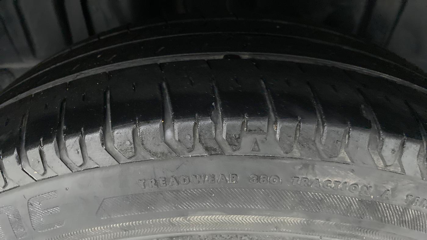2020 Maruti XL6 ALPHA SHVS  MT, Petrol, Manual, 43,501 km, Right Rear Tyre Tread