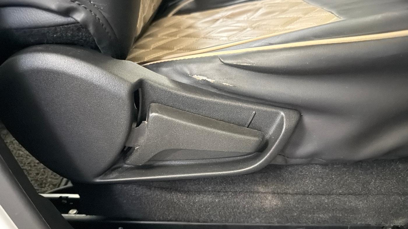 2023 Maruti Alto K10 VXI, Petrol, Manual, 33,444 km, Driver Side Adjustment Panel