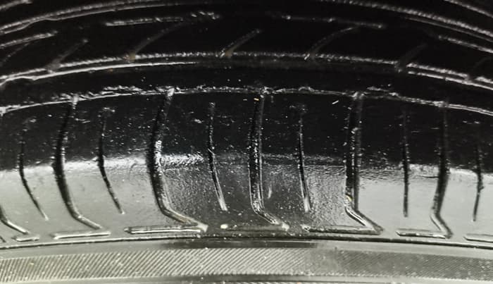 2016 Maruti Swift Dzire VXI, Petrol, Manual, 66,299 km, Left Front Tyre Tread