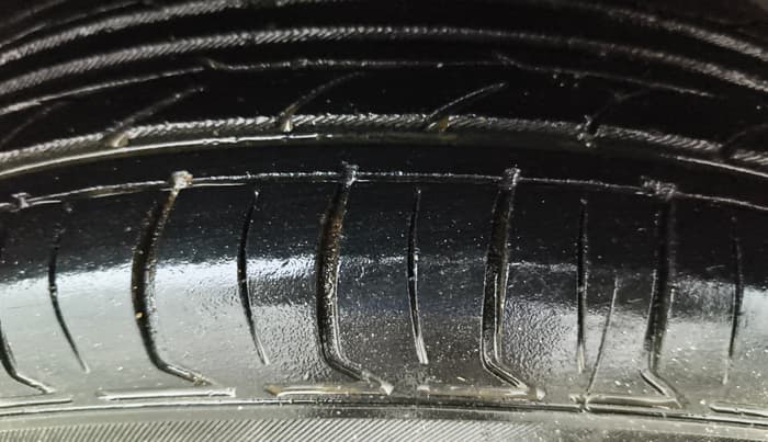 2016 Maruti Swift Dzire VXI, Petrol, Manual, 66,299 km, Right Front Tyre Tread