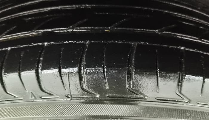 2016 Maruti Swift Dzire VXI, Petrol, Manual, 66,299 km, Right Rear Tyre Tread