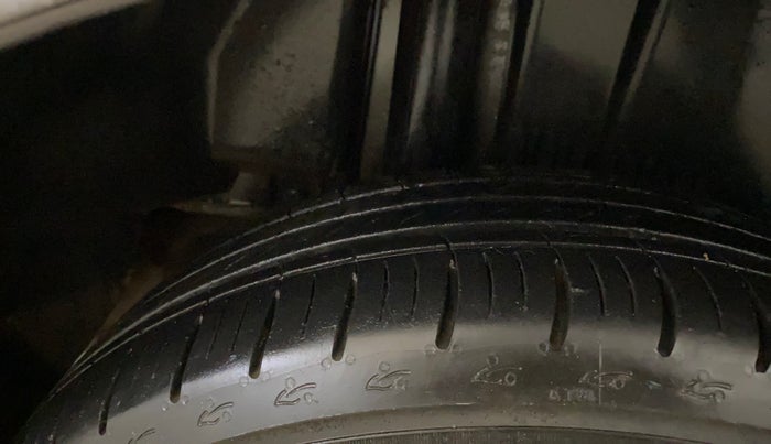 2016 Maruti Ciaz VXI, Petrol, Manual, 25,898 km, Right Rear Tyre Tread