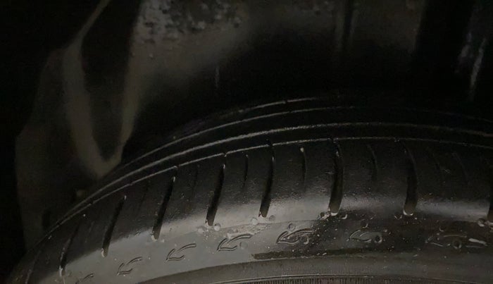 2016 Maruti Ciaz VXI, Petrol, Manual, 25,898 km, Left Rear Tyre Tread