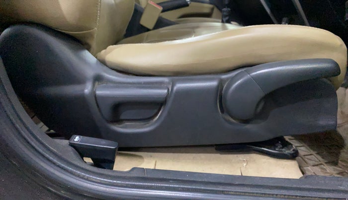 2017 Honda City 1.5L I-VTEC V MT, Petrol, Manual, 1,27,508 km, Driver Side Adjustment Panel