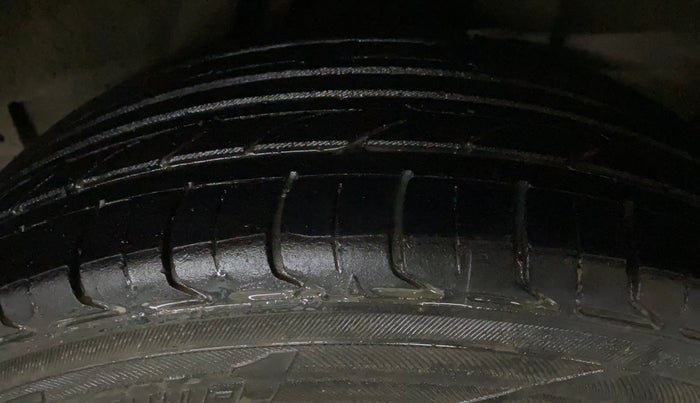 2017 Honda City 1.5L I-VTEC V MT, Petrol, Manual, 1,27,508 km, Left Rear Tyre Tread