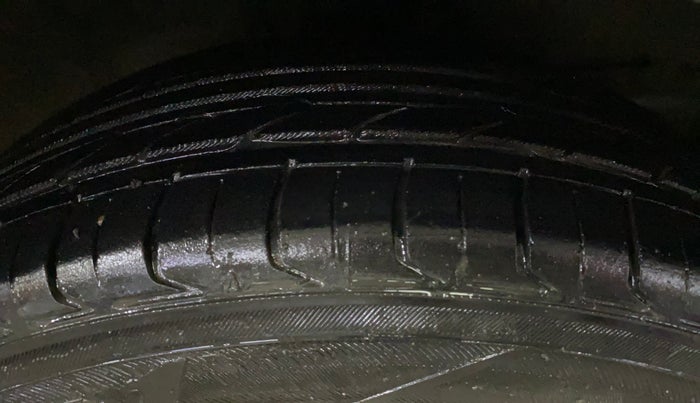 2017 Honda City 1.5L I-VTEC V MT, Petrol, Manual, 1,27,508 km, Right Front Tyre Tread