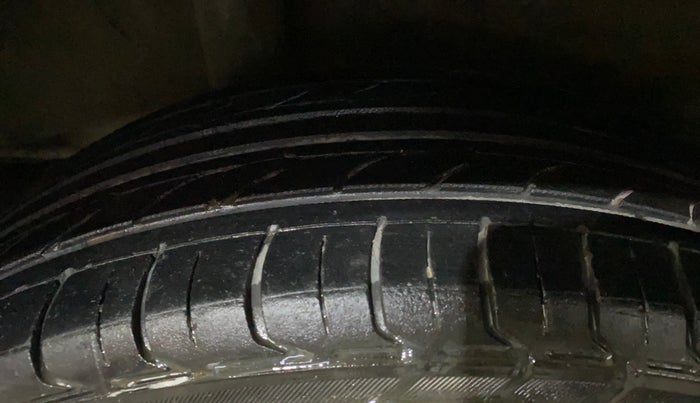 2017 Honda City 1.5L I-VTEC V MT, Petrol, Manual, 1,27,508 km, Right Rear Tyre Tread