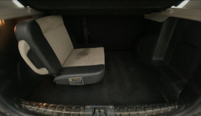 2017 Renault Duster RXS CVT, Petrol, Automatic, 68,741 km, Third Seat Row ( optional )