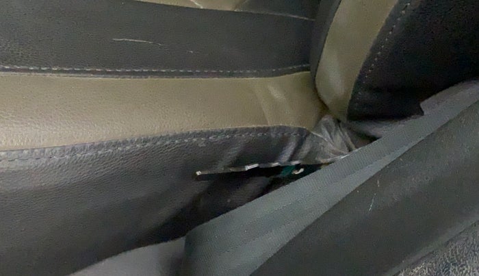 2017 Renault Duster RXS CVT, Petrol, Automatic, 68,741 km, Front left seat (passenger seat) - Seat adjuster lever broken but working