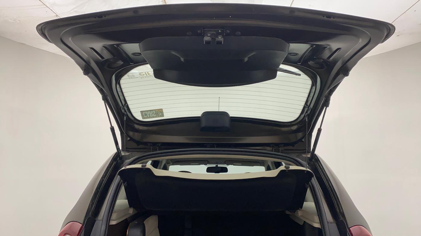2017 Renault Duster RXS CVT, Petrol, Automatic, 68,741 km, Boot Door Open