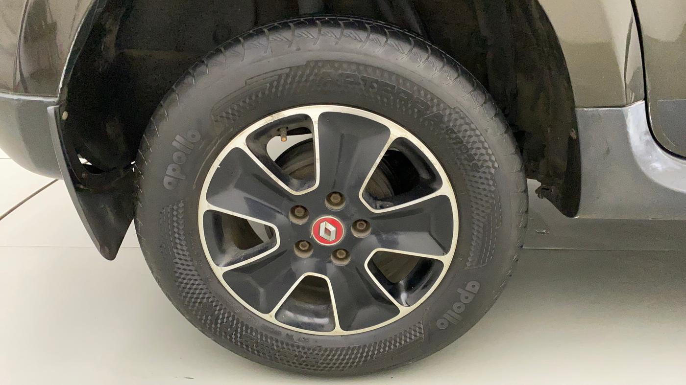 2017 Renault Duster RXS CVT, Petrol, Automatic, 68,741 km, Right Rear Wheel