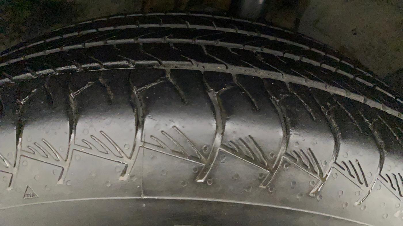 2017 Renault Duster RXS CVT, Petrol, Automatic, 68,741 km, Right Rear Tyre Tread
