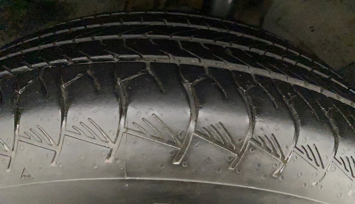 2017 Renault Duster RXS CVT, Petrol, Automatic, 68,741 km, Right Rear Tyre Tread