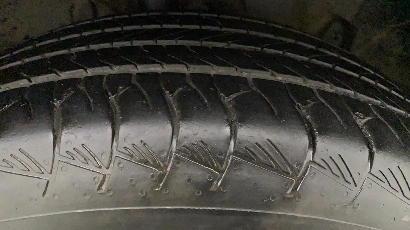 2017 Renault Duster RXS CVT, Petrol, Automatic, 68,741 km, Right Front Tyre Tread