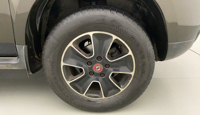2017 Renault Duster RXS CVT, Petrol, Automatic, 68,741 km, Right Front Wheel