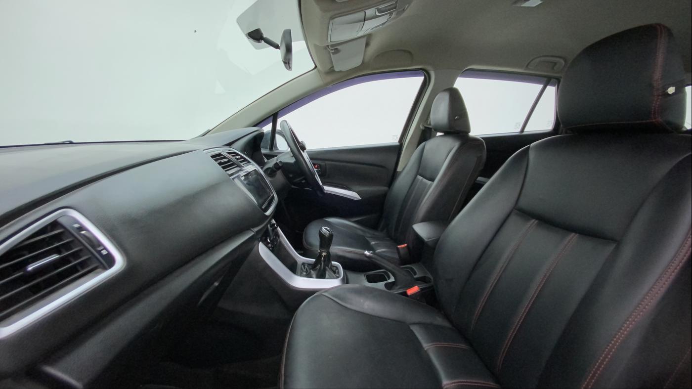 2018 Maruti S Cross ZETA 1.3, Diesel, Manual, 77,154 km, Right Side Front Door Cabin