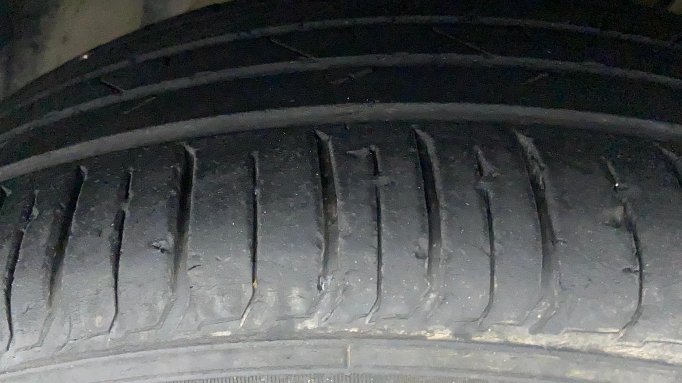 2018 Maruti S Cross ZETA 1.3, Diesel, Manual, 77,154 km, Right Front Tyre Tread