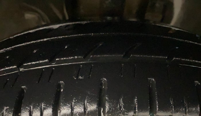 2017 Renault Kwid RXL 1.0 AMT, Petrol, Automatic, 46,620 km, Right Front Tyre Tread