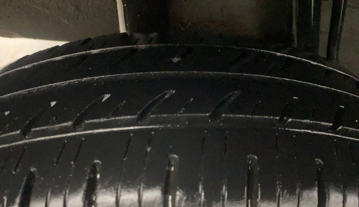 2017 Renault Kwid RXL 1.0 AMT, Petrol, Automatic, 46,620 km, Right Rear Tyre Tread