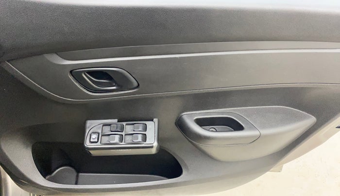 2017 Renault Kwid RXL 1.0 AMT, Petrol, Automatic, 46,620 km, Driver Side Door Panels Control