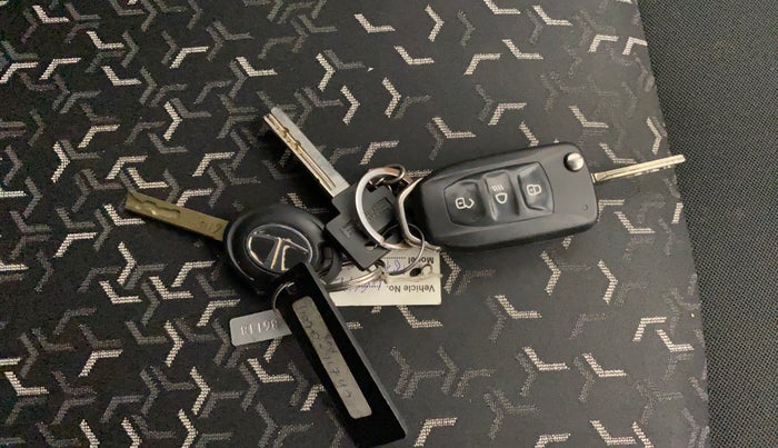 2021 Tata Tiago XZ PLUS PETROL, Petrol, Manual, 24,041 km, Key Close Up