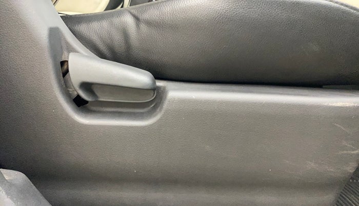 2012 Maruti Wagon R 1.0 VXI, Petrol, Manual, 63,573 km, Driver Side Adjustment Panel